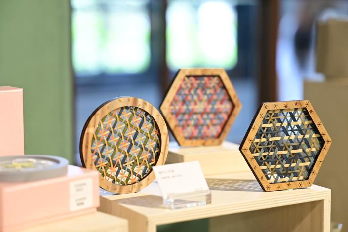 工藝品不僅是器物，更是生活節奏與個人品味的延伸，喚起我們對工藝生活的想像，成為日常中恰到好處的存在。